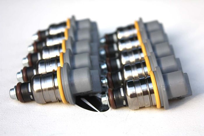 1992-2002 Viper, V-10, Matched fuel injectors.