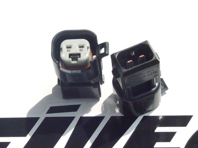 Left side shows USCAR/EV14 female end.  Right side shows Minitimer/EV1 male end.